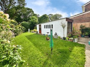 TOPPESFIELD AVENUE- click for photo gallery